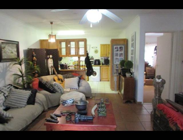 2 BEDROOM HOUSE FOR SALE IN WHITE RIVER EXT 18